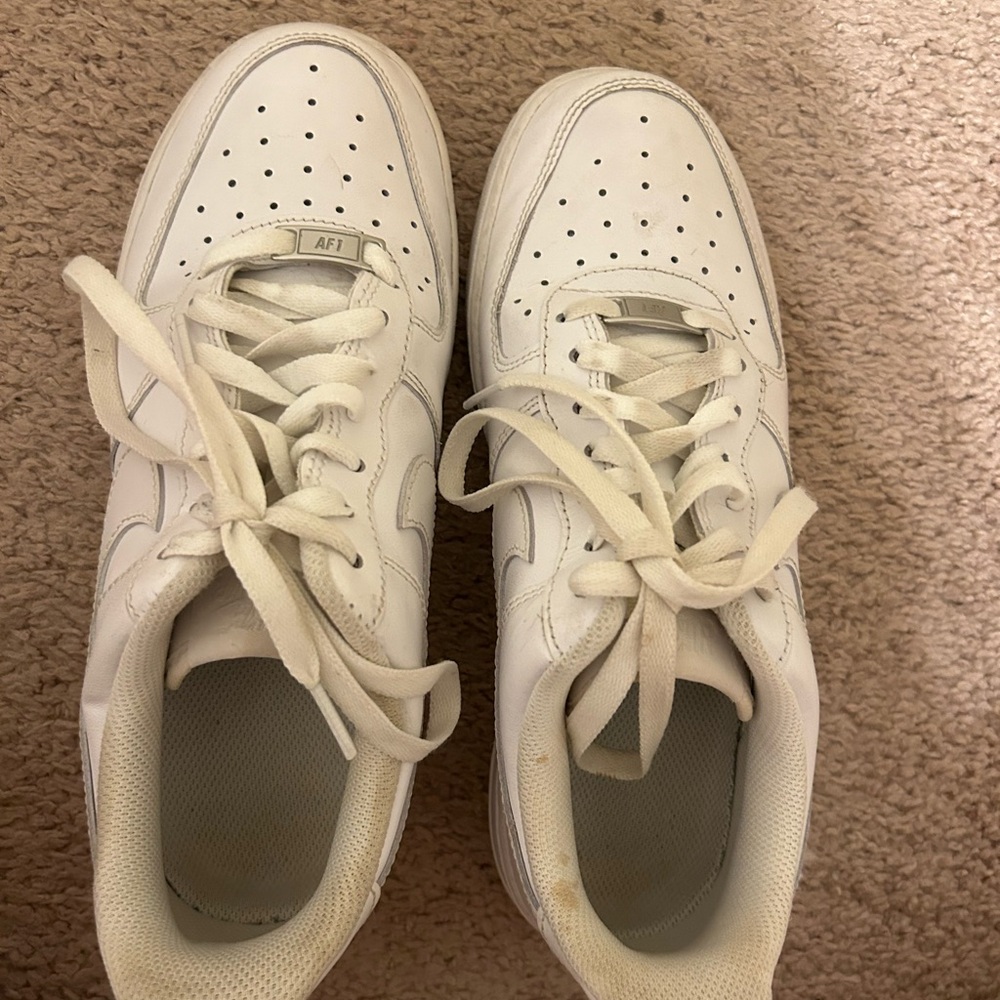 Woman’s Nike Air force 1’s size 8.5 in woman’s.